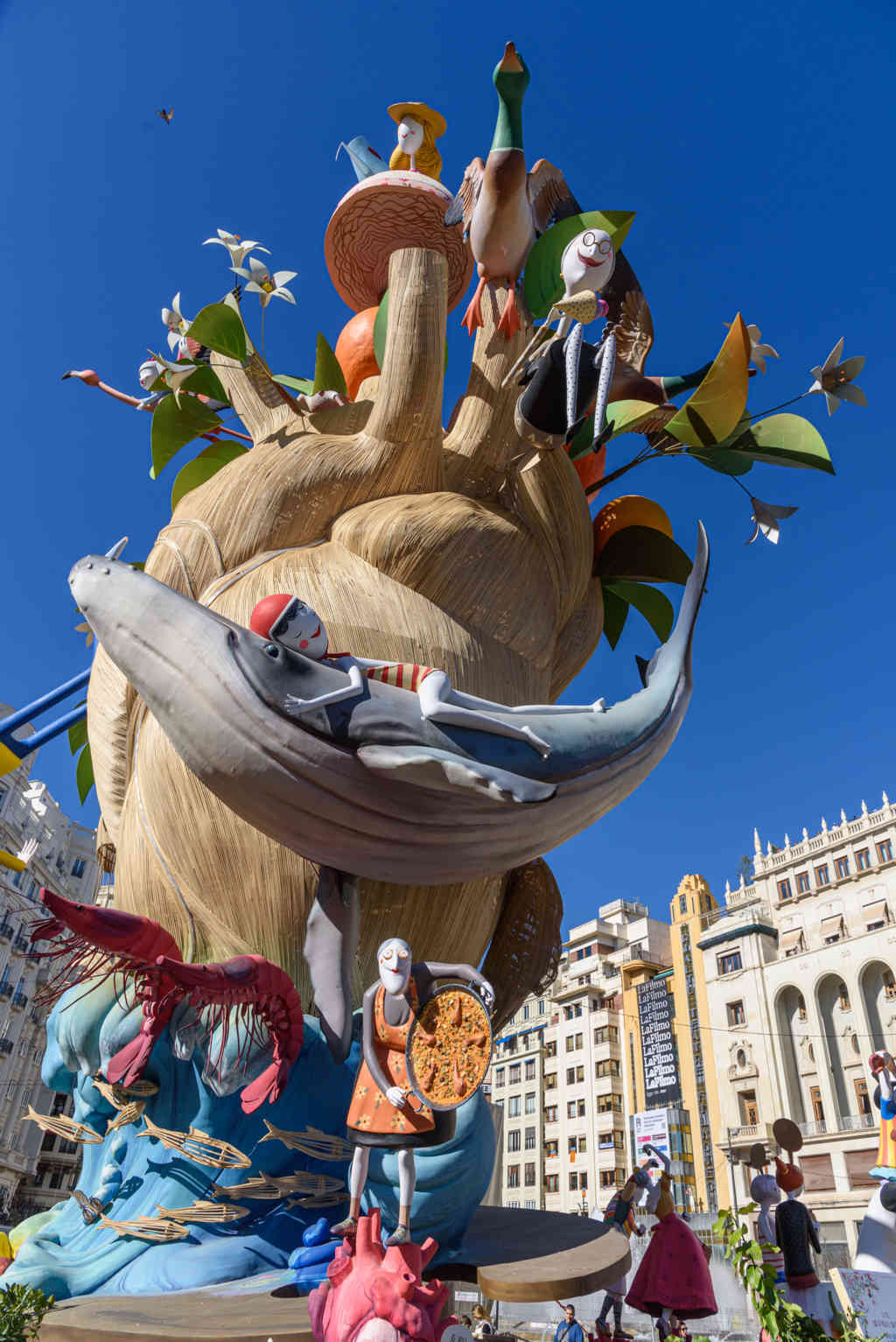 Valencia - fallas 2023 - falla del Ayuntamiento - Cardioversió Valenciana 04.jpg